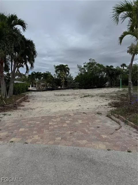 3111 Shell Mound Blvd, Fort Myers Beach, FL 33931