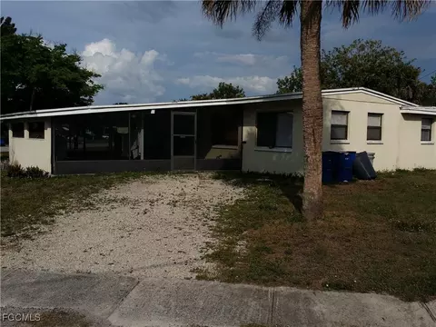 950 Lakeview Dr, North Fort Myers, FL 33903