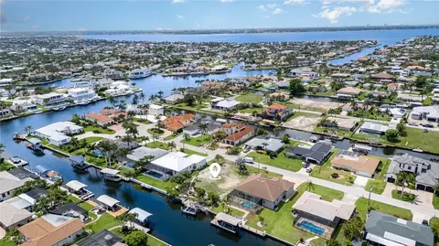 127 SW 52nd Ter, Cape Coral, FL 33914