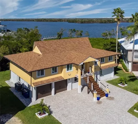 21520522 Indian Bayou Dr, Fort Myers Beach, FL 33931