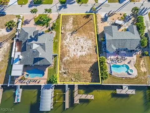 18164 Cutlass Dr, Fort Myers Beach, FL 33931