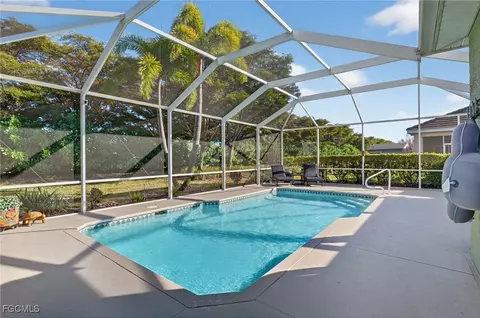 2502 Blackburn Cir, Cape Coral, FL 33991