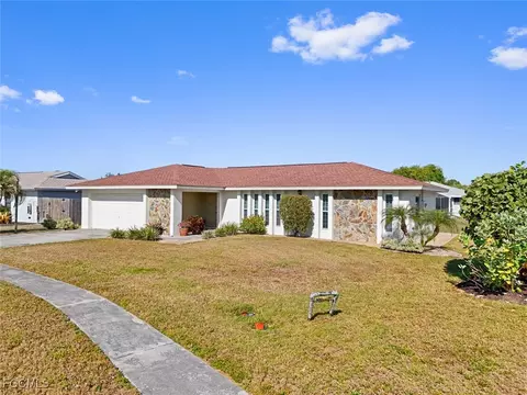6944 Essex Dr, Fort Myers, FL 33919