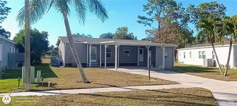 133 Belle Isle Cir, Naples, FL 34112