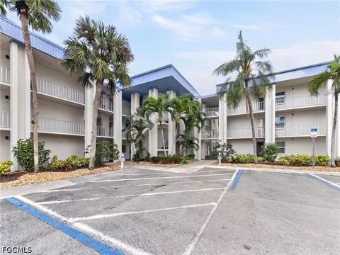 1624 Pine Valley Dr #218, Fort Myers, FL 33907