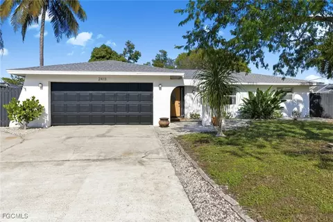 2413 Woodland Cir, Fort Myers, FL 33907