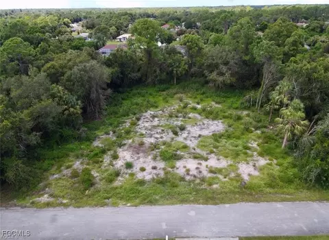 617 Columbus Ave, Lehigh Acres, FL 33972