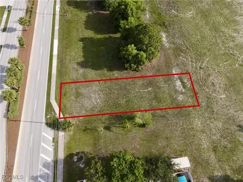 3712 Skyline Blvd, Cape Coral, FL 33914