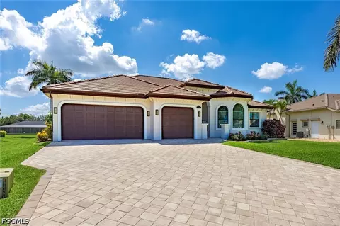 11781 Lady Anne Cir, Cape Coral, FL 33991