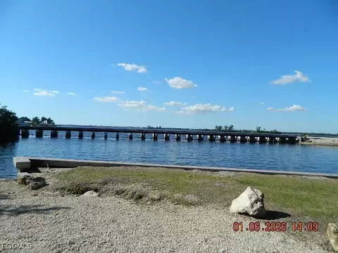 236 Lagoon Dr, Fort Myers, FL 33905