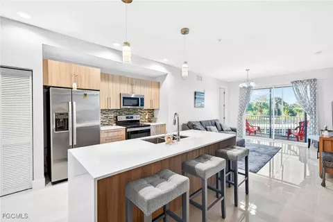 15901 Royal Pointe Ln #202, Fort Myers, FL 33908