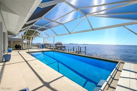 320 Bayshore Dr, Cape Coral, FL 33904