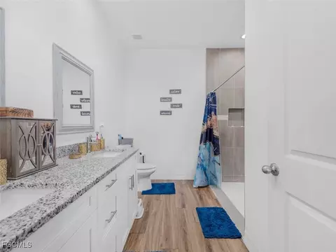 Bath - 1105 N Capri Ct, Labelle, FL 33935 photo 2 of 3