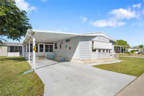 9814 Creekwood Ln, Fort Myers, FL 33905