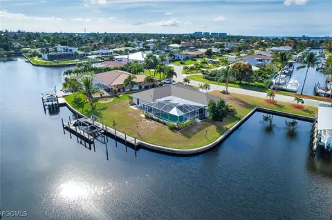 1066 Clarellen Dr, Fort Myers, FL 33919