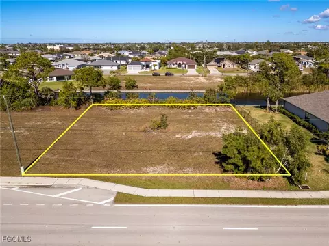 2719 Ceitus Pkwy, Cape Coral, FL 33991