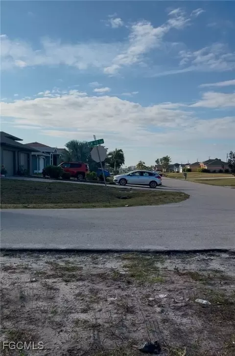 813 SW 40th Ter, Cape Coral, FL 33914