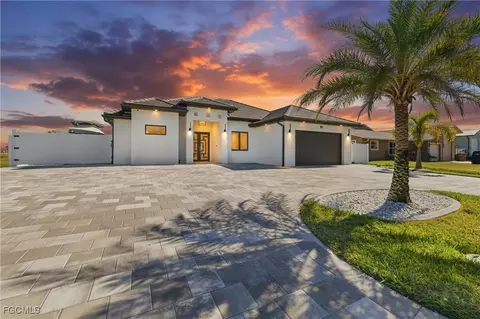 1017 NE 15th Pl, Cape Coral, FL 33909