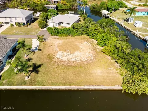 3579 Gondola Ln, Saint James City, FL 33956