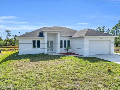 1040 Pine Cove Dr, Lehigh Acres, FL 33974