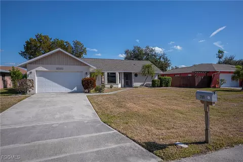 3709 SW 6th Pl, Cape Coral, FL 33914