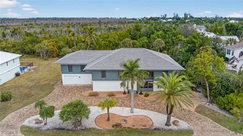 1379 Albatross Rd, Sanibel, FL 33957