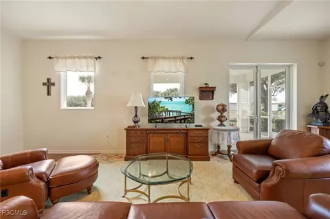 Living - 1197 April Ave, Labelle, FL 33935 photo 4 of 5