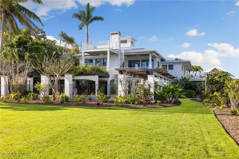 3569 San Carlos Dr, Saint James City, FL 33956
