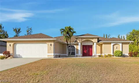 425 NE 19th Ter, Cape Coral, FL 33909