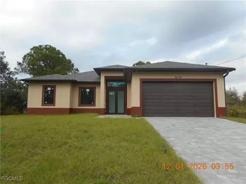2616 38th St W, Lehigh Acres, FL 33971