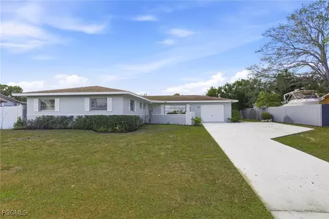 209 Punta Alta Ct, Lehigh Acres, FL 33936