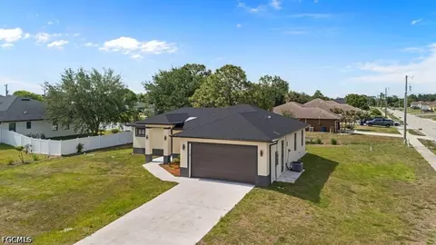 901 Sara Ave N, Lehigh Acres, FL 33971