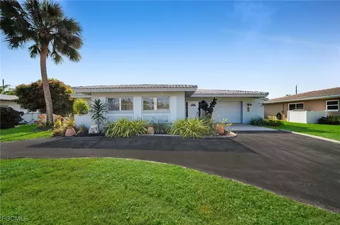 616 El Dorado Pkwy E, Cape Coral, FL 33904