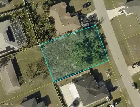 456 NE 1st Pl, Cape Coral, FL 33909