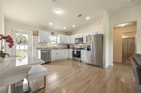 7004 Beaver Cir, Labelle, FL 33935 photo 9
