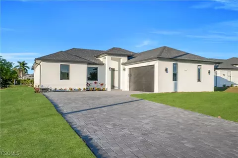 125 NE 5th Ter, Cape Coral, FL 33909