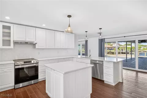 541 Bayside Dr, Fort Myers, FL 33919