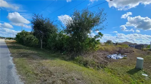 616 Kingsbury St E, Lehigh Acres, FL 33974