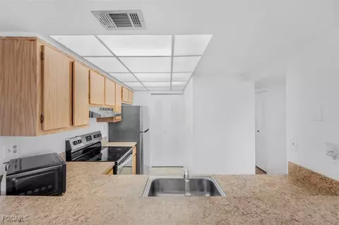 Kitchen - 1069 Villa Dr #B203, Labelle, FL 33935 photo 1 of 3