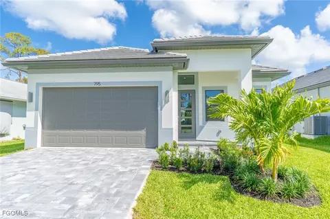 795 108th Ave N, Naples, FL 34108