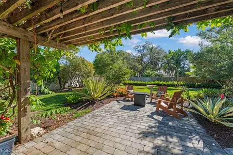 3325 Avocado Dr, Fort Myers, FL 33901