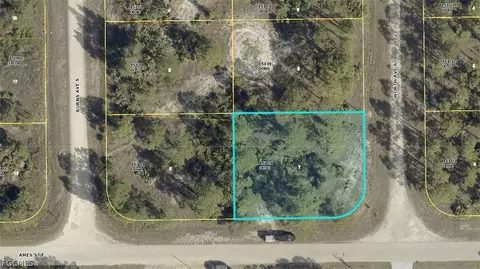 852 Worth Ave S, Lehigh Acres, FL 33974