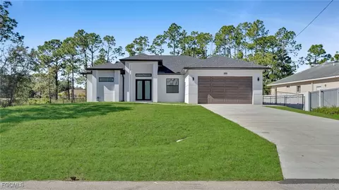 804 Oakridge Ave S, Lehigh Acres, FL 33974