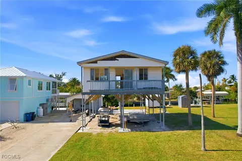 2661 Bamboo St, Saint James City, FL 33956