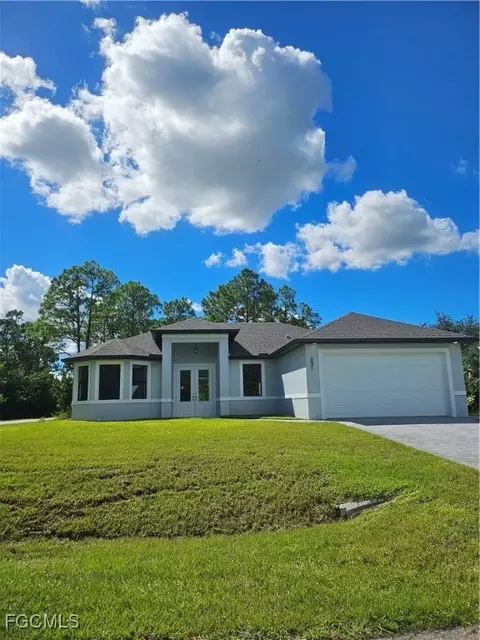 601 Hibiscus Ave, Lehigh Acres, FL 33972
