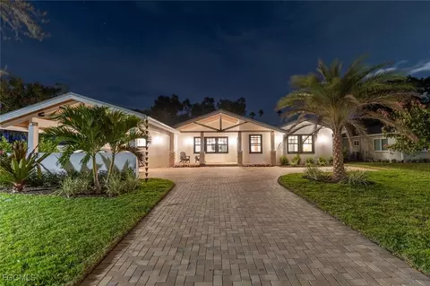 1325 Canterbury Dr, Fort Myers, FL 33901