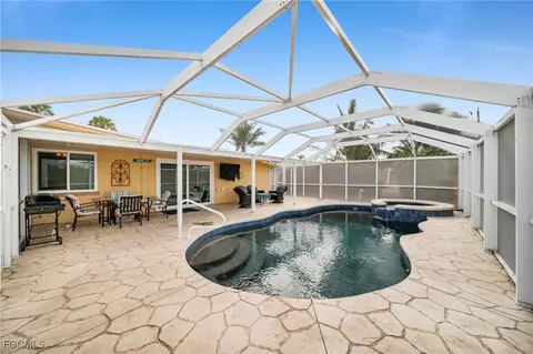 5208 Wilmington Ct, Cape Coral, FL 33904