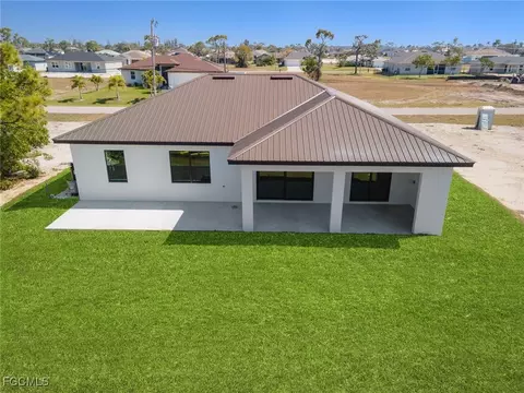 Exterior - 2012 Jackson Ave, Alva, FL 33920 photo 2 of 4