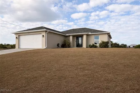 2016 NE 6th Ave, Cape Coral, FL 33909