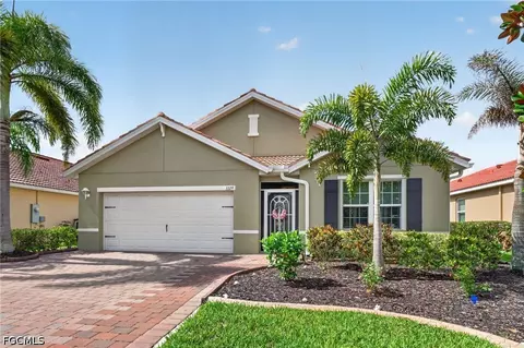 3329 Apple Blossom Dr, Alva, FL 33920